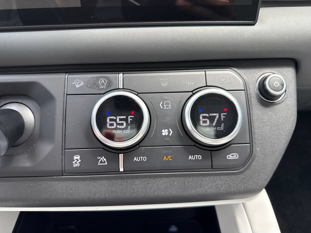 Used 2025 Land Rover Defender 90 X-Dynamic SE AWD/4WD image 19