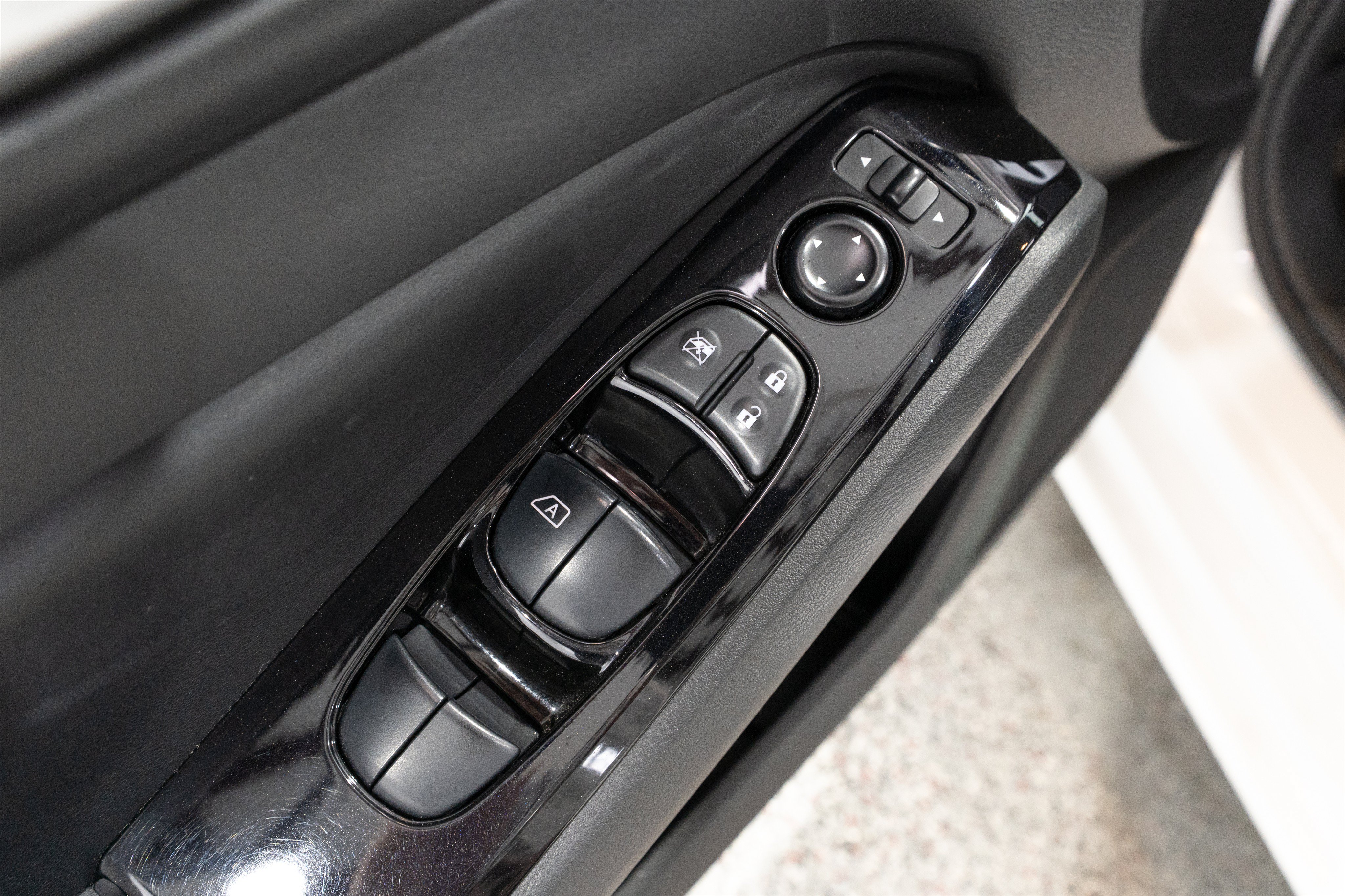 Used 2024 Nissan Altima 2.5 SR FWD image 13