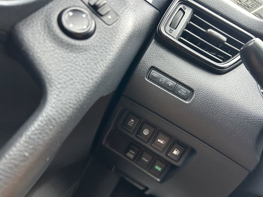 Used 2020 Nissan Rogue SV image 19