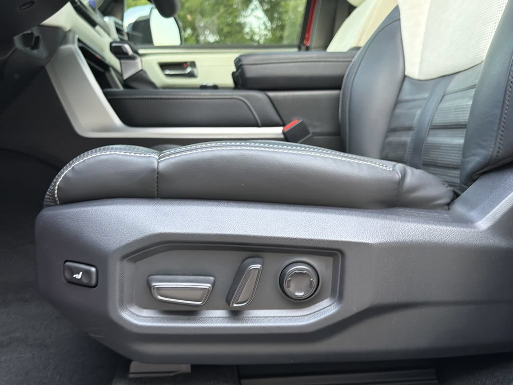 Used 2025 Toyota Sequoia Capstone AWD/4WD image 20