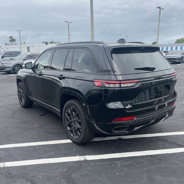 Used 2025 Jeep Grand Cherokee Summit w/ Adv Protech Group IV AWD/4WD image 2