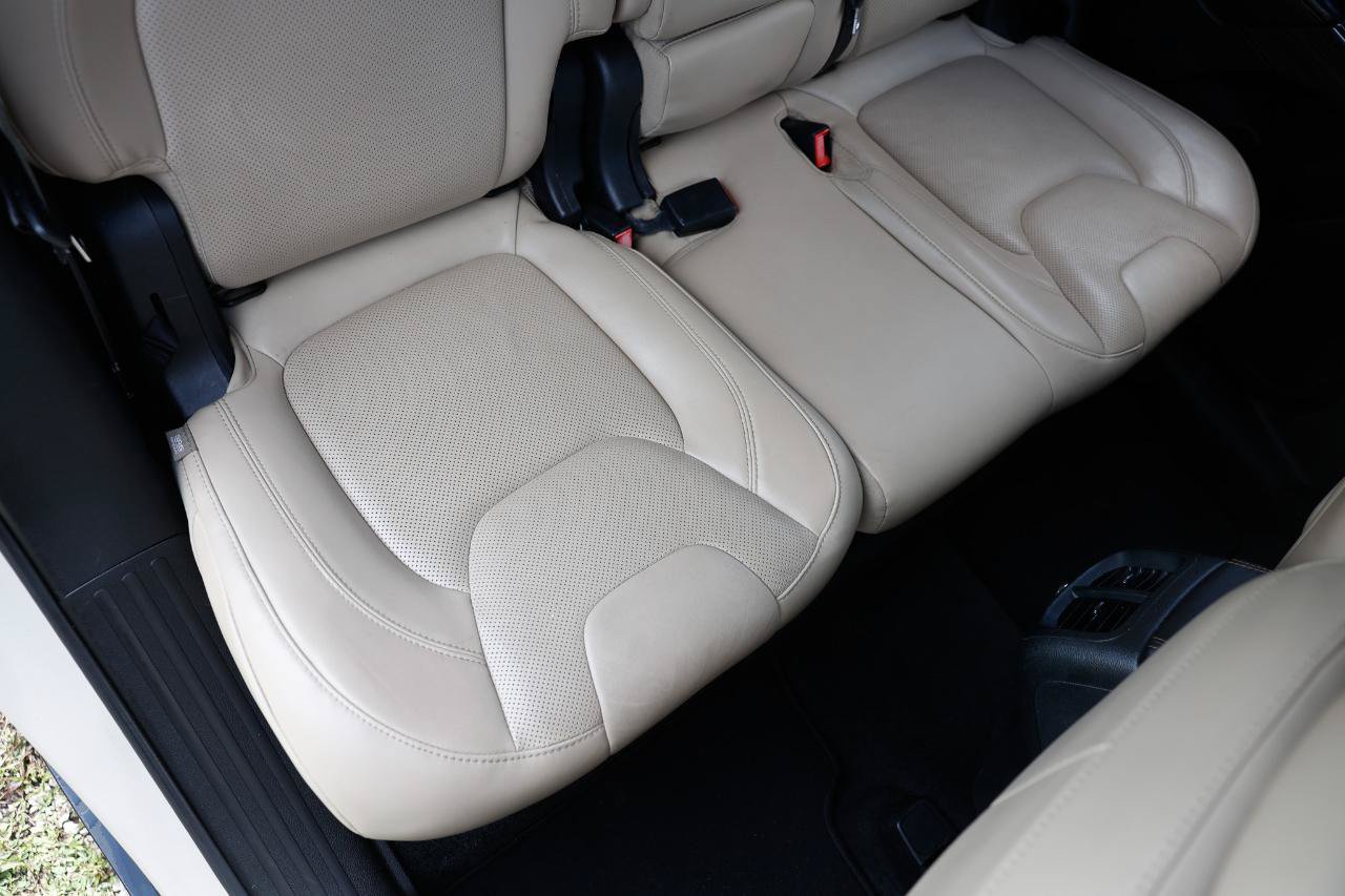 Used 2015 Jeep Cherokee Limited w/ Luxury Group FWD image 12