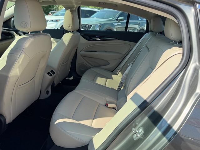 Used 2018 Buick Regal Essence w/ Driver Confidence Package #1 FWD image 7