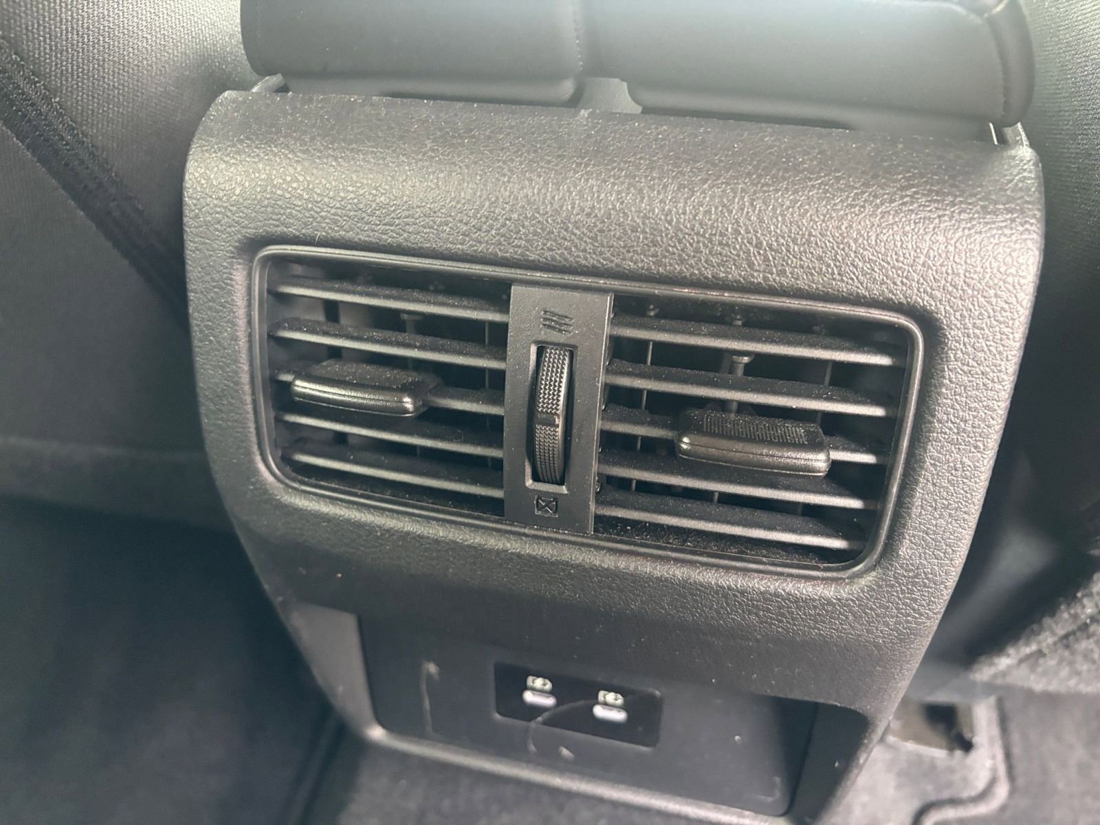 Used 2025 Nissan Rogue SV AWD/4WD image 24