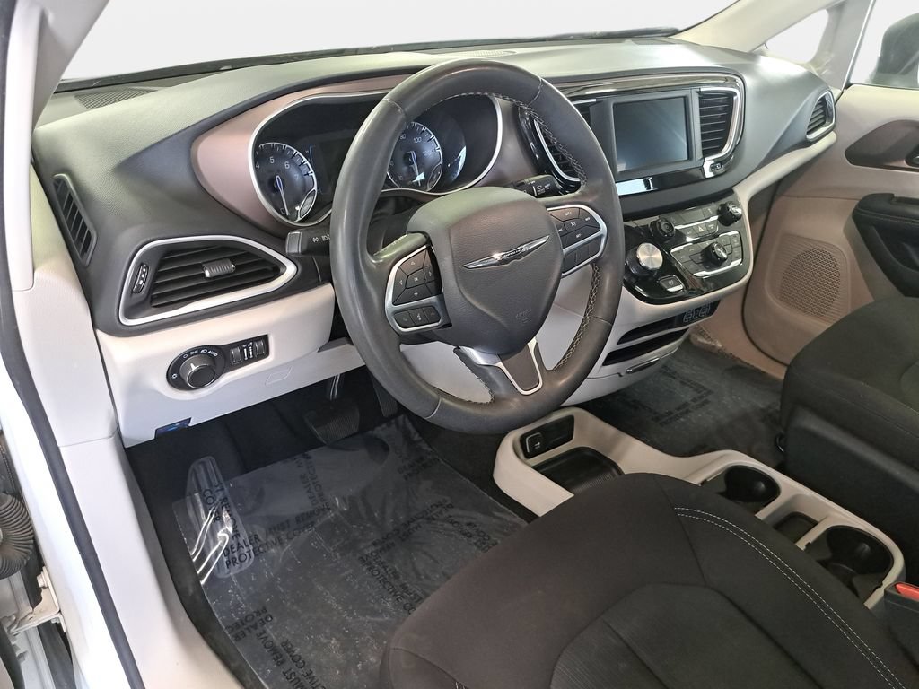 Used 2023 Chrysler Voyager LX FWD image 17