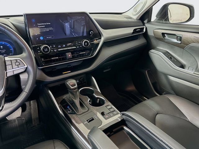 Used 2023 Toyota Highlander Platinum image 24