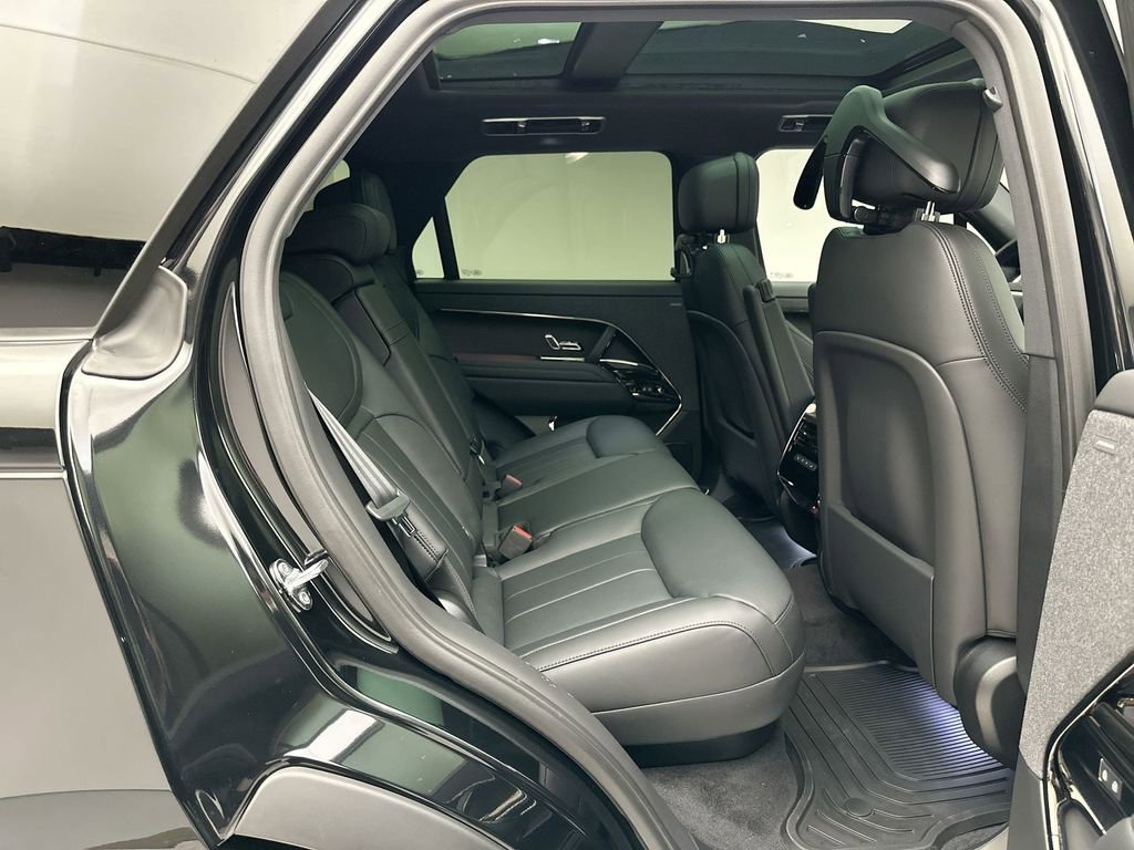 New 2025 Land Rover Range Rover Sport SE image 6