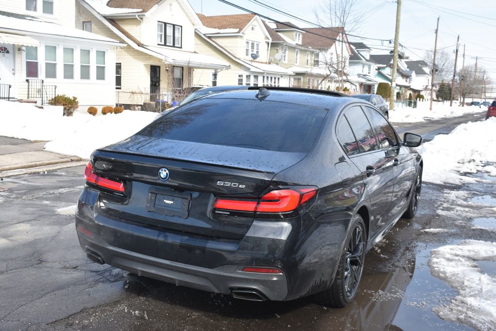 Used 2023 BMW 530e xDrive w/ Executive Package image 5