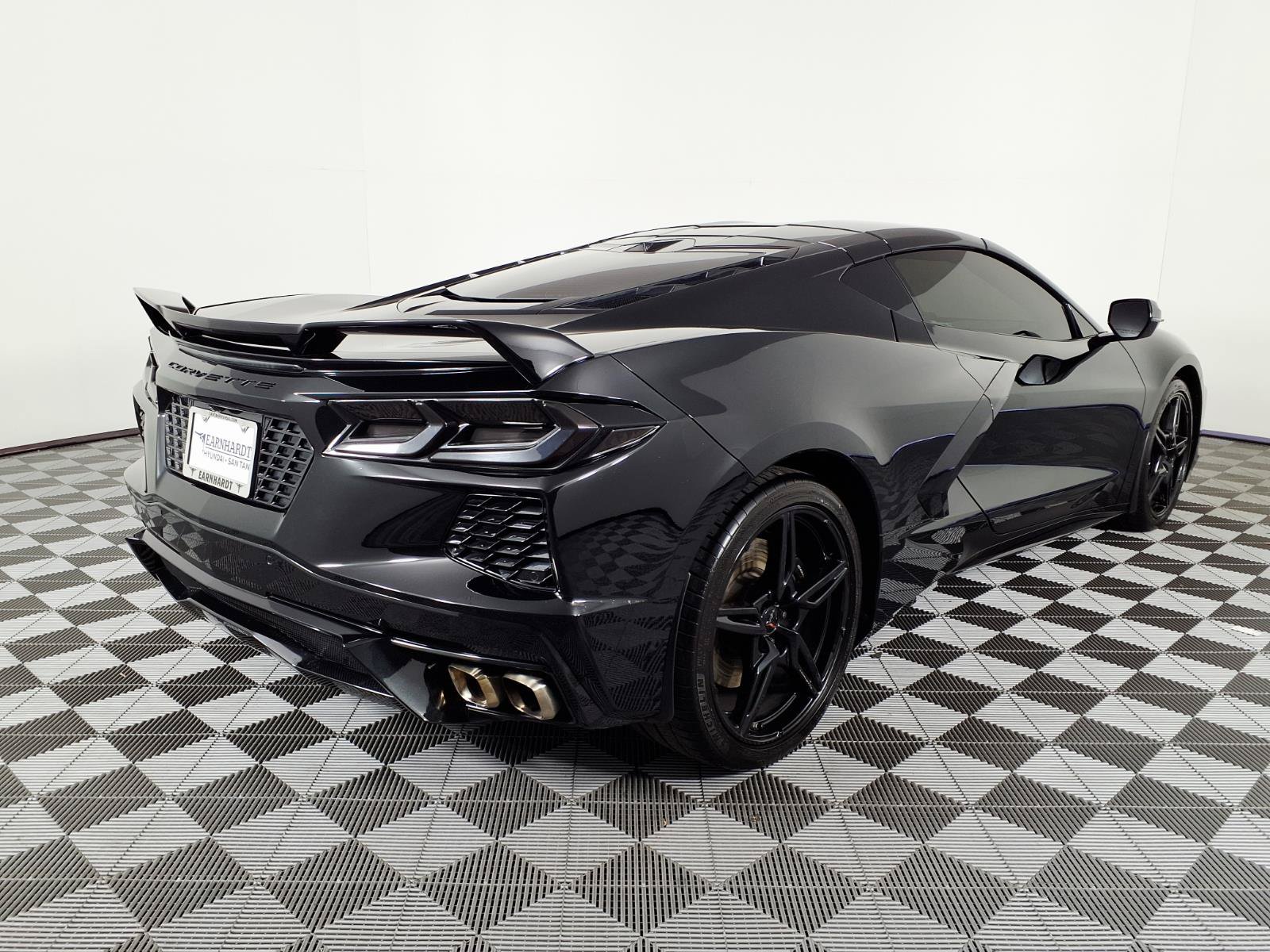 Used 2022 Chevrolet Corvette Stingray Preferred Cpe w/ Z51 Performance Package RWD image 4