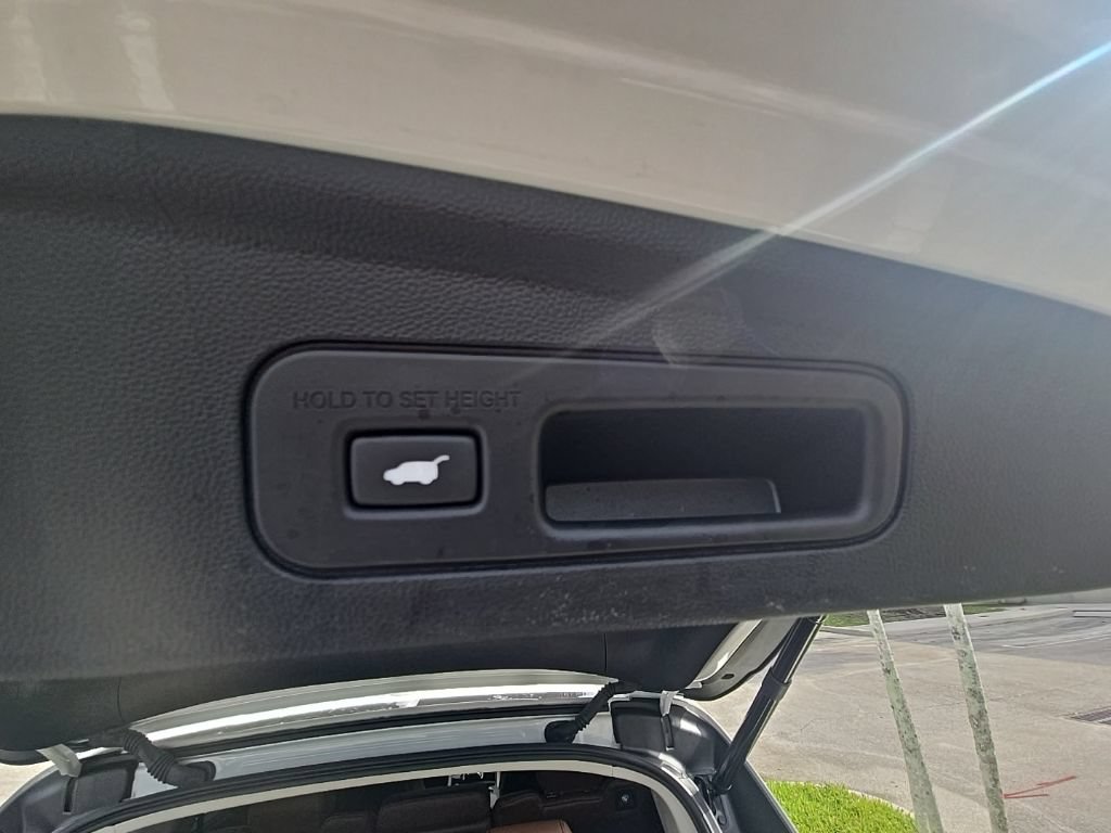 Used 2025 Acura MDX w/ Technology Package FWD image 39
