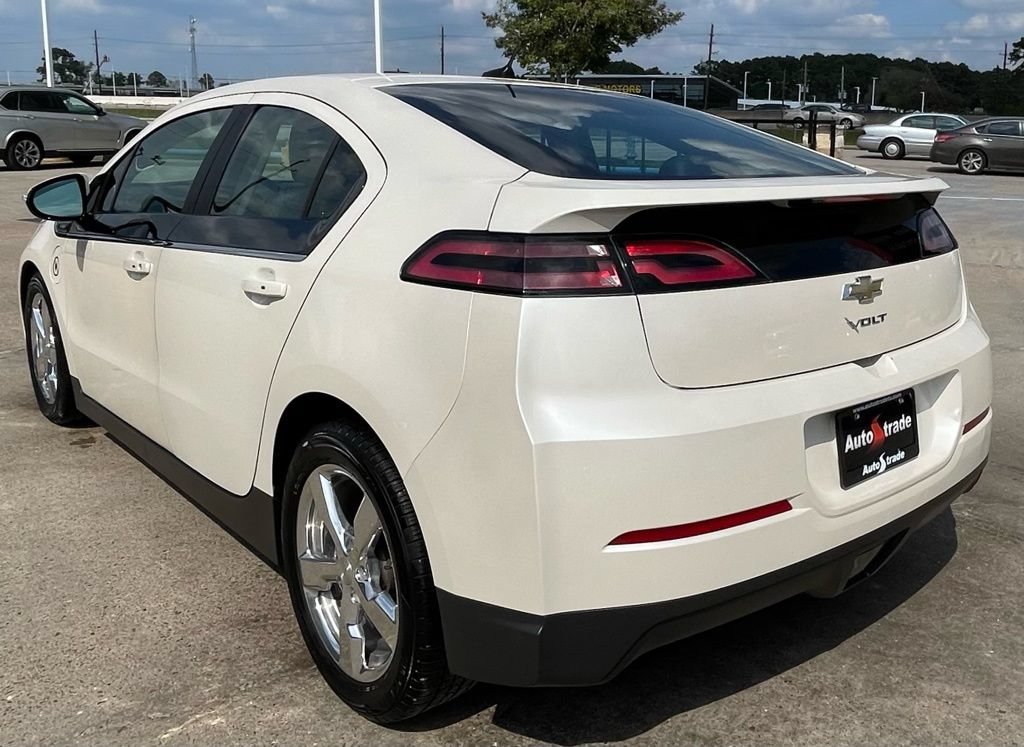 Used 2014 Chevrolet Volt Premium w/ Premium Trim Package FWD image 6