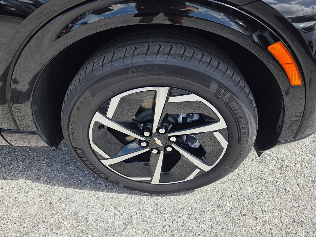 Certified 2025 Chevrolet Equinox EV LT w/ Convenience Package image 17