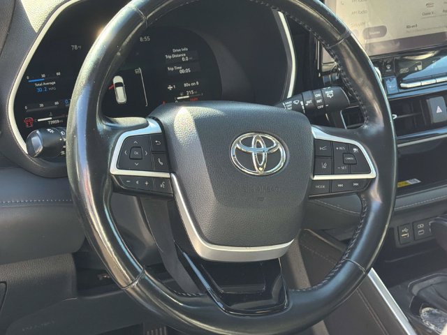 Used 2023 Toyota Highlander Limited AWD/4WD image 9