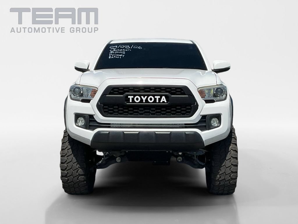 Used 2018 Toyota Tacoma TRD Off-Road AWD/4WD image 2