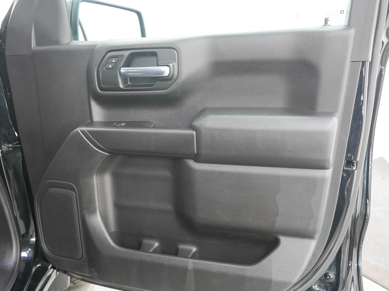 Used 2020 Chevrolet Silverado 1500 Custom w/ Custom Value Package AWD/4WD image 12
