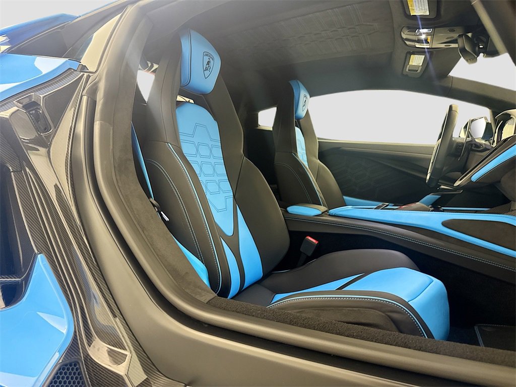 Used 2024 Lamborghini Revuelto image 32