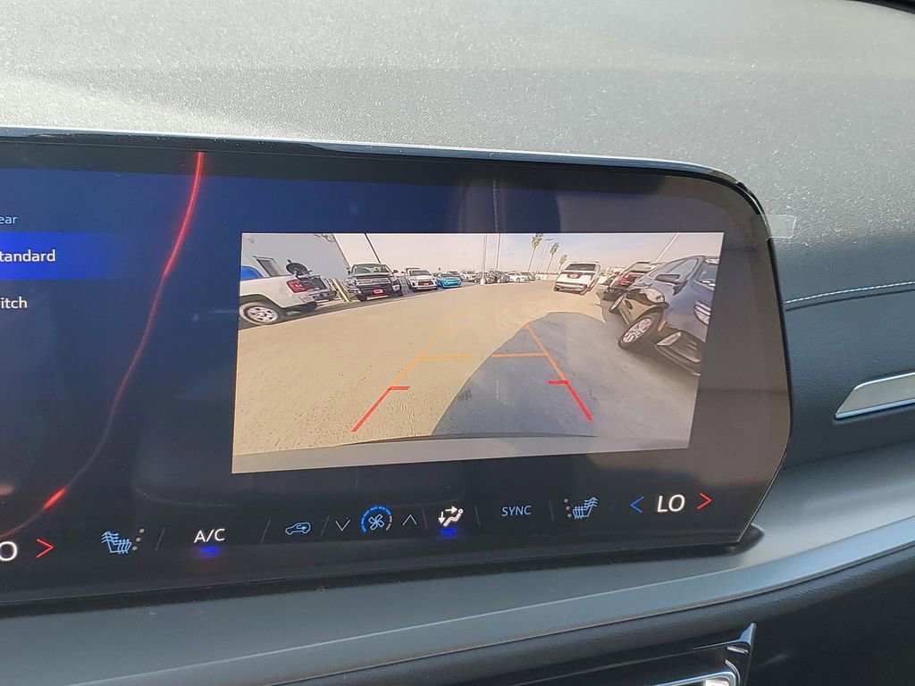 Used 2025 Chevrolet Traverse LT image 25