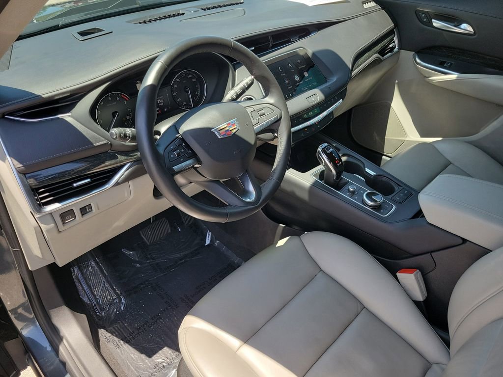 Used 2021 Cadillac XT4 Premium Luxury w/ Enhanced Visibility Package FWD image 18