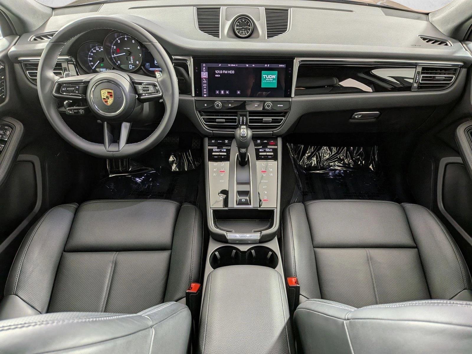 Certified 2025 Porsche Macan AWD/4WD image 21