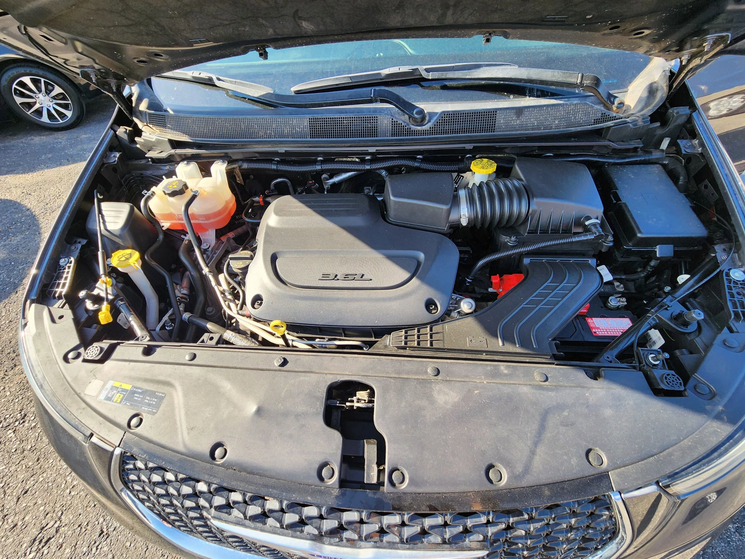 Used 2021 Chrysler Pacifica Touring w/ Cold Weather Group image 25