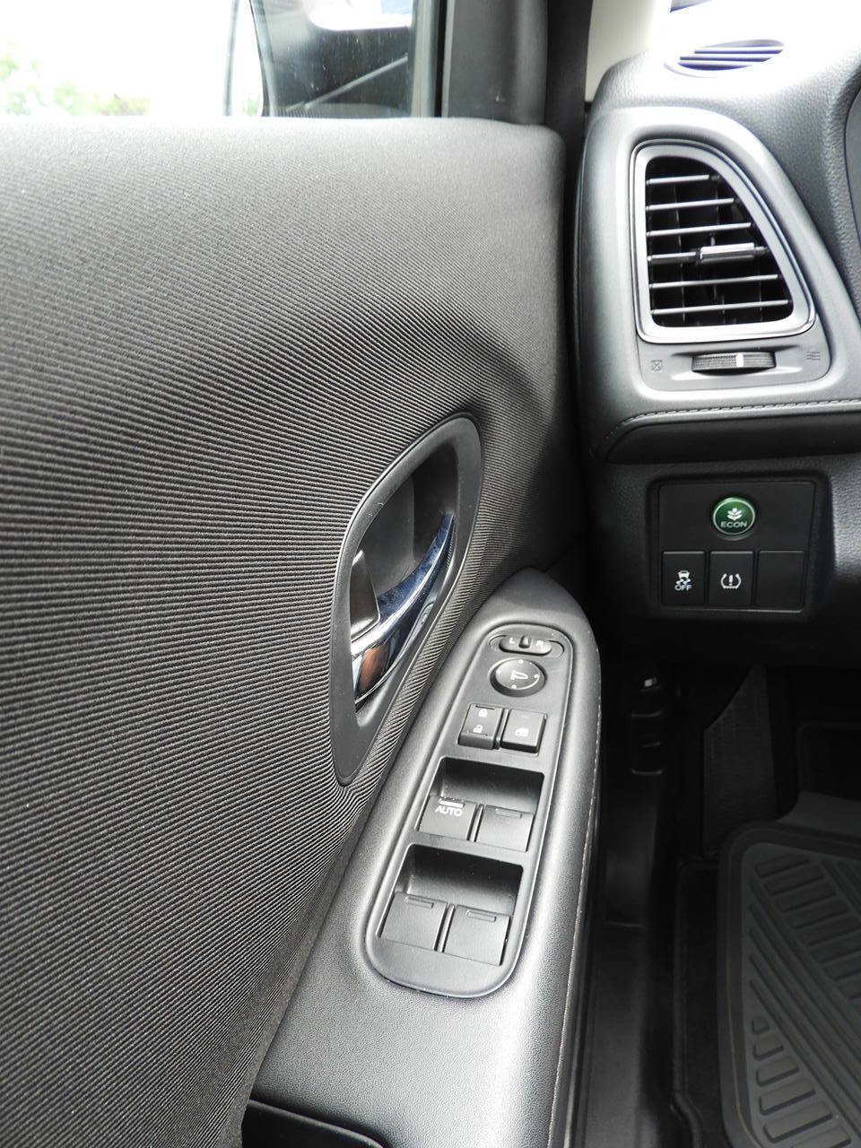 Used 2018 Honda HR-V LX image 15