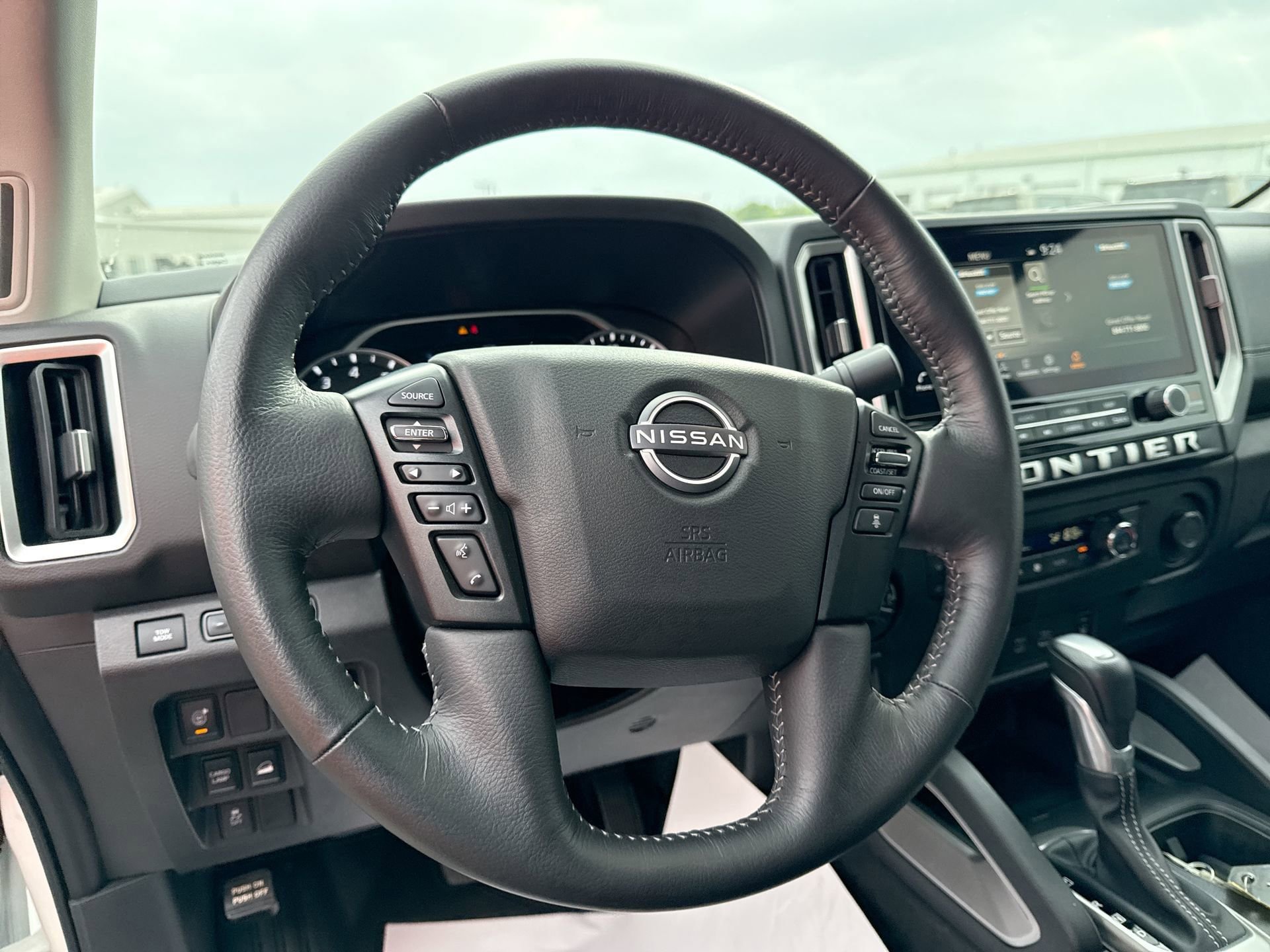 Used 2025 Nissan Frontier SL AWD/4WD image 11