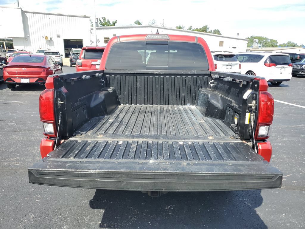 Used 2018 Toyota Tacoma TRD Sport AWD/4WD image 8