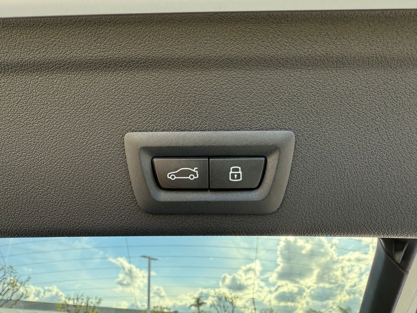 New 2026 BMW X6 xDrive40i w/ Premium Package image 17