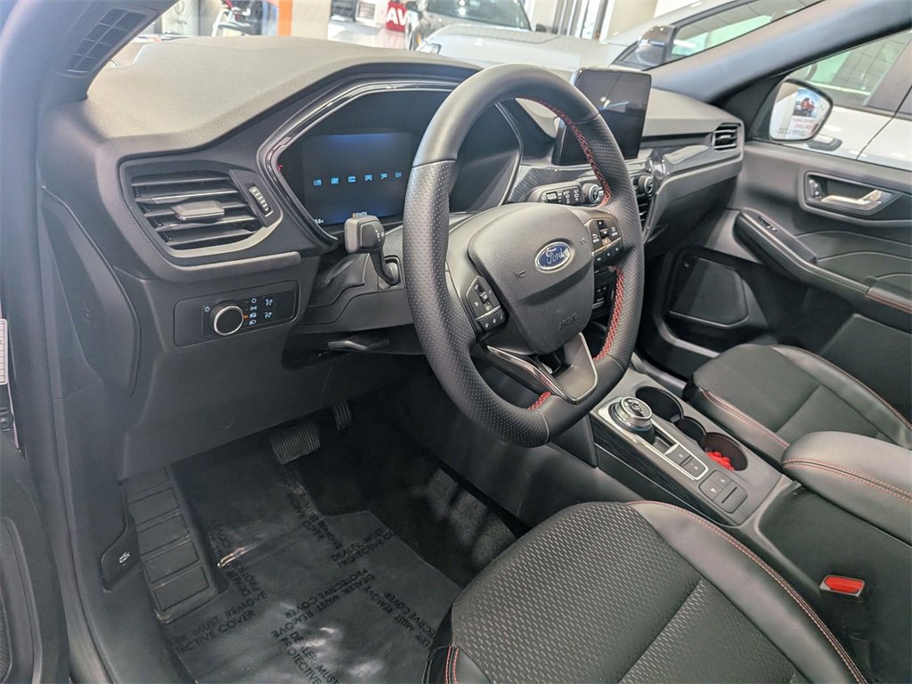 Used 2025 Ford Escape ST-Line image 13