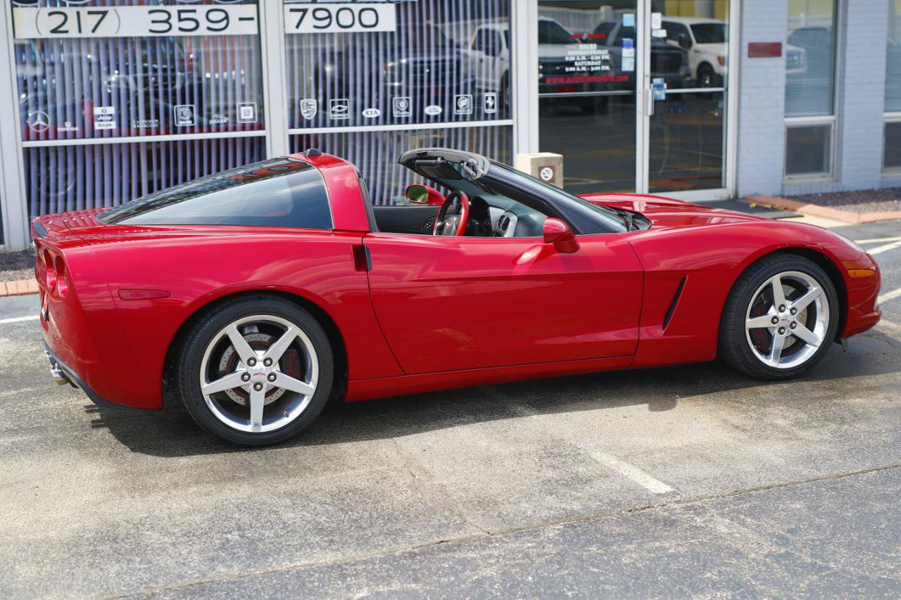 Used 2005 Chevrolet Corvette Coupe w/ Preferred Equipment Group RWD image 13