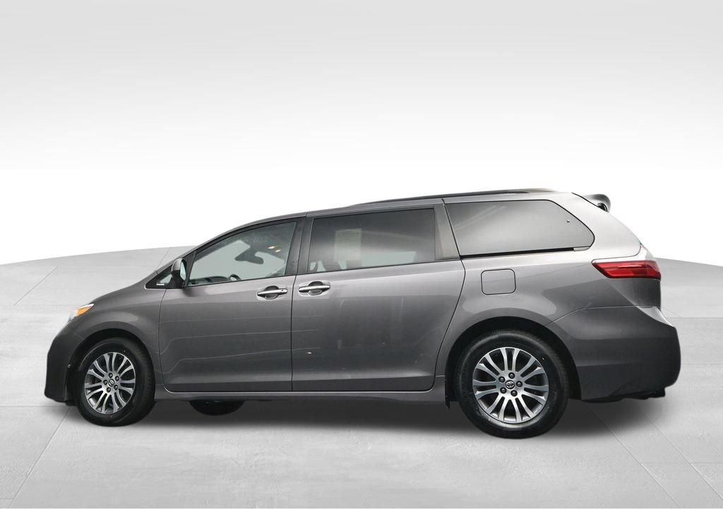 Used 2018 Toyota Sienna XLE w/ XLE Navigation Package FWD image 44