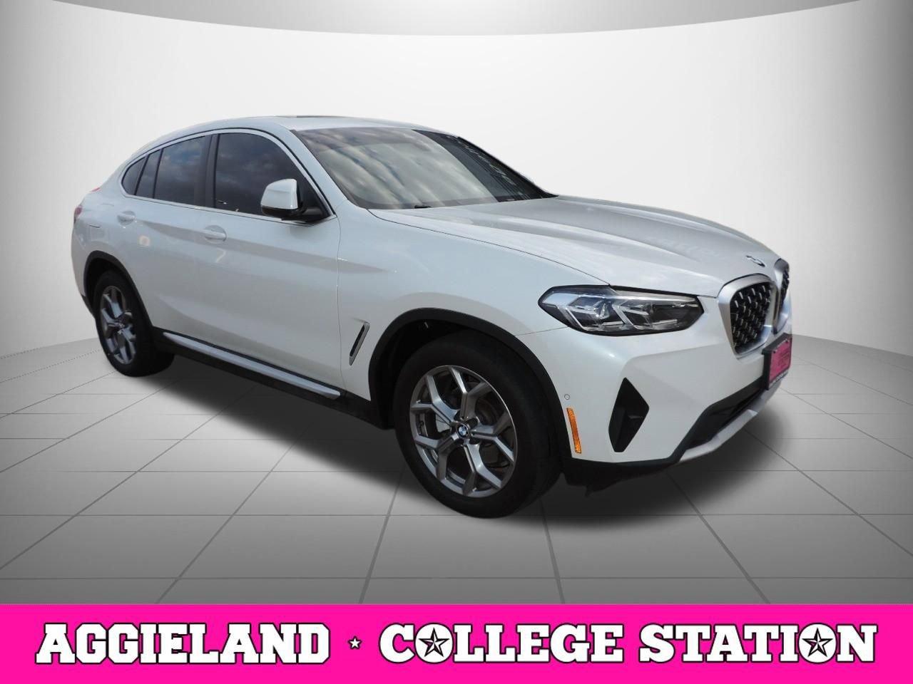 Used 2024 BMW X4 xDrive30i w/ Parking Assistance Package AWD/4WD image 3