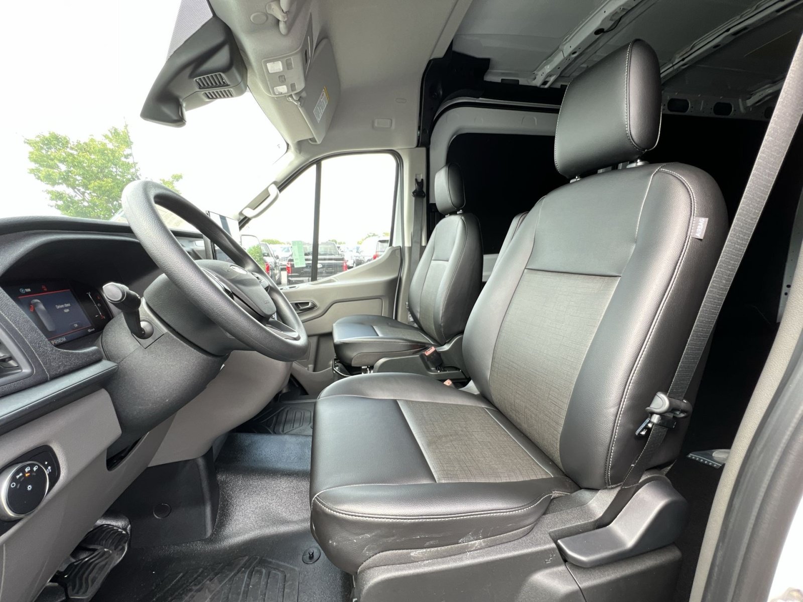 New 2026 Ford Transit 250 148 Medium Roof w/ Load Area Protection Package RWD image 21