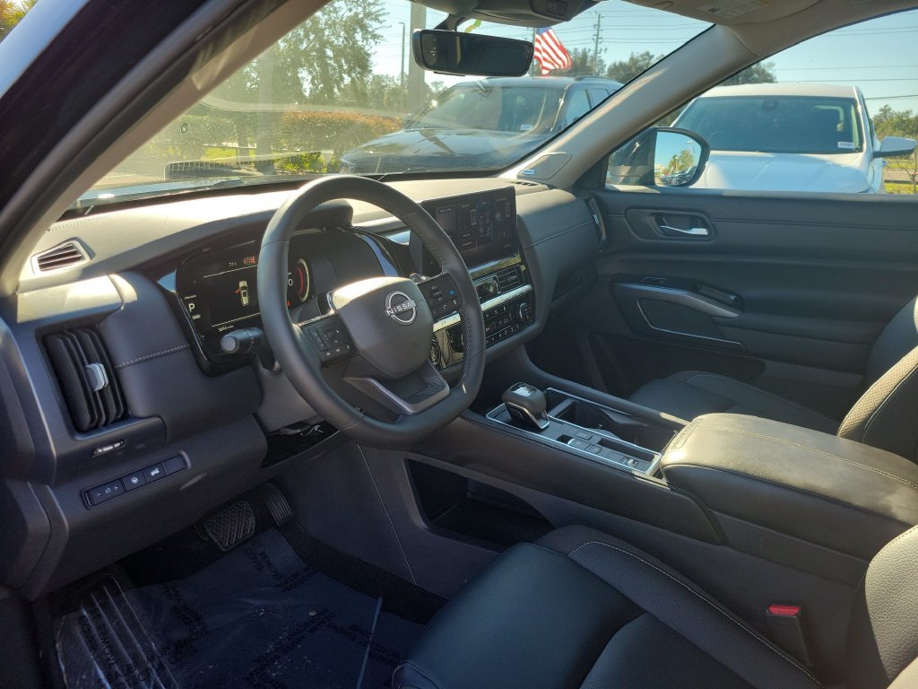 Used 2026 Nissan Pathfinder SL w/ SL Premium Package FWD image 15