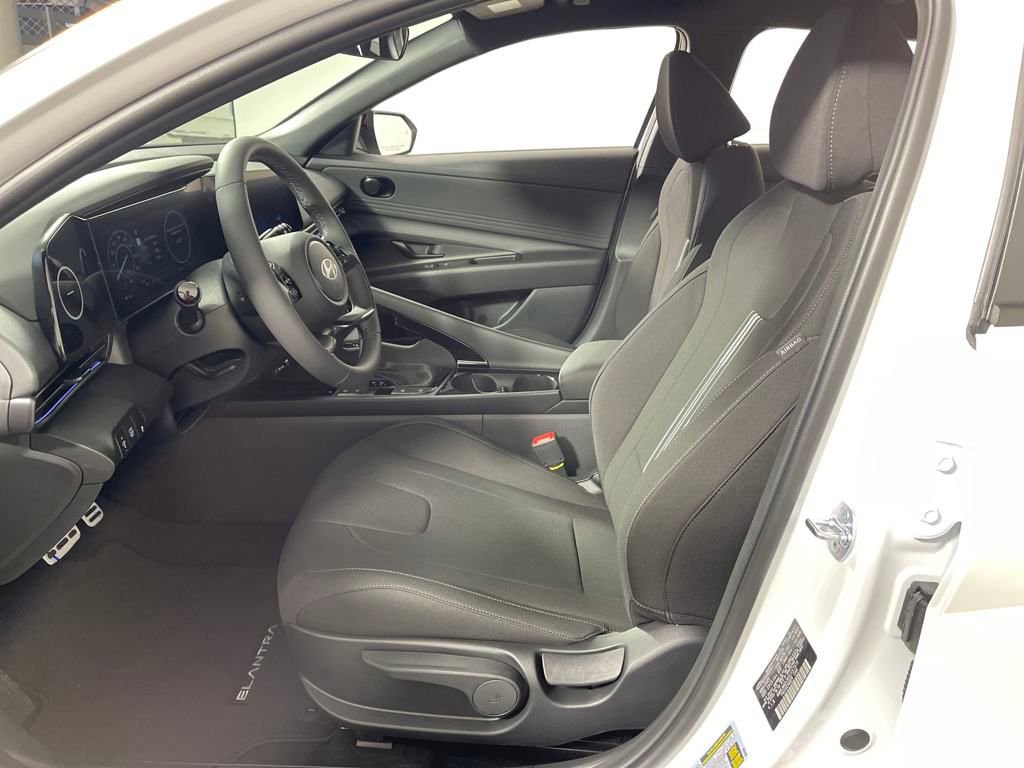 New 2025 Hyundai Elantra SEL image 12