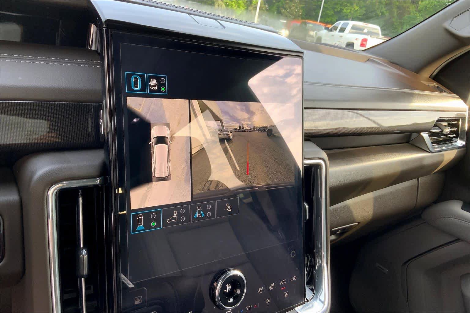 Used 2025 GMC Yukon Elevation w/ Technology Package AWD/4WD image 28