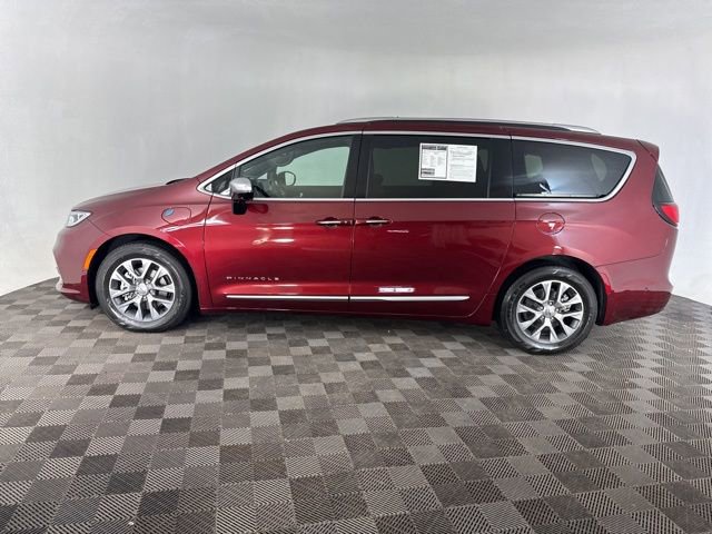 Used 2023 Chrysler Pacifica Pinnacle image 8