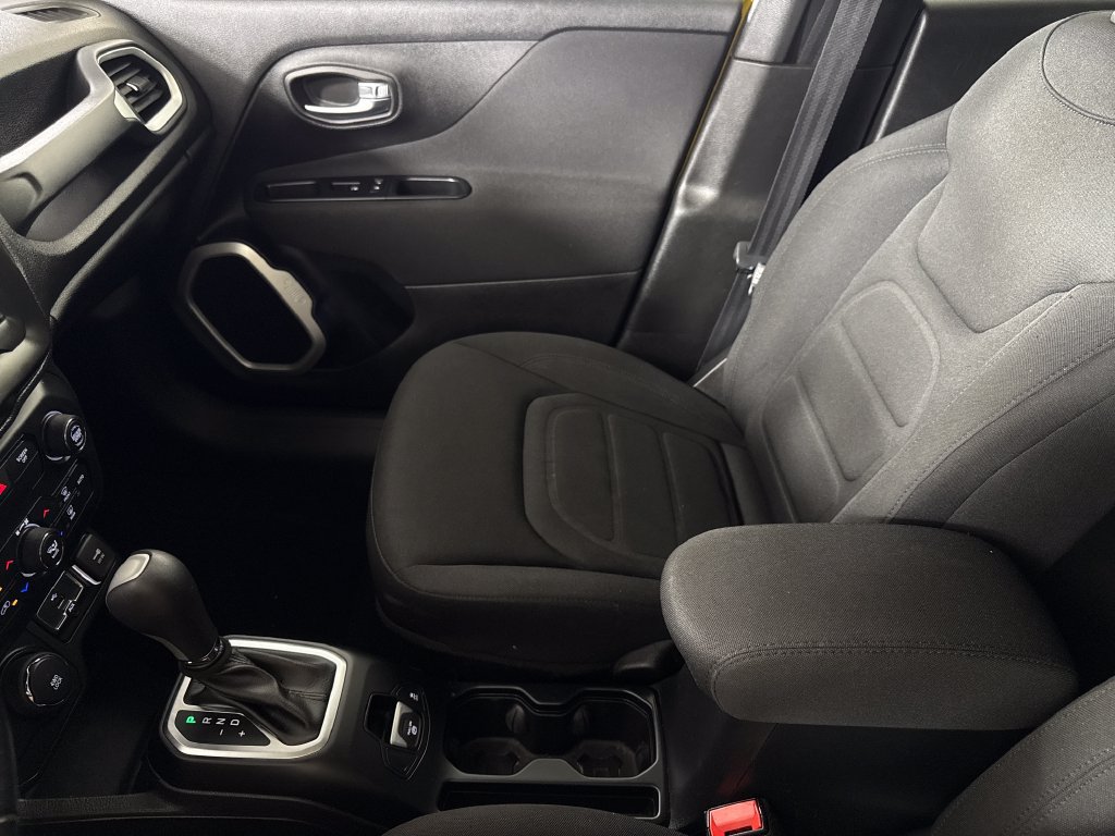 Used 2018 Jeep Renegade Latitude w/ Cold Weather Group AWD/4WD image 22