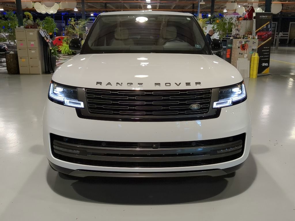 Used 2023 Land Rover Range Rover SE AWD/4WD image 3