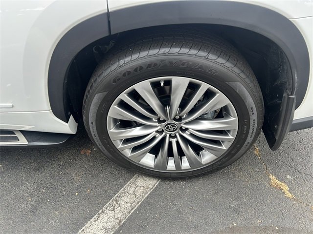 Used 2024 Toyota Highlander Platinum image 29