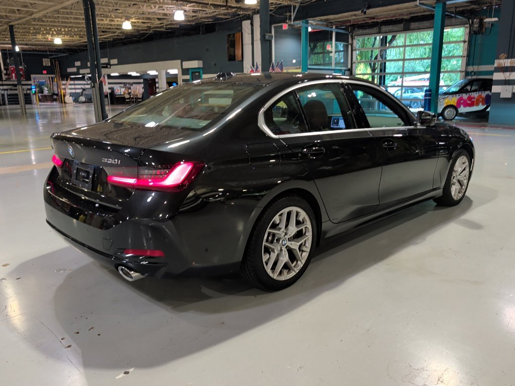 Certified 2025 BMW 330i xDrive Sedan w/ Premium Package AWD/4WD image 10