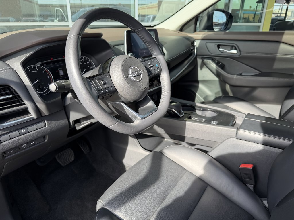 Used 2023 Nissan Rogue SV w/ SV Premium B Package image 32