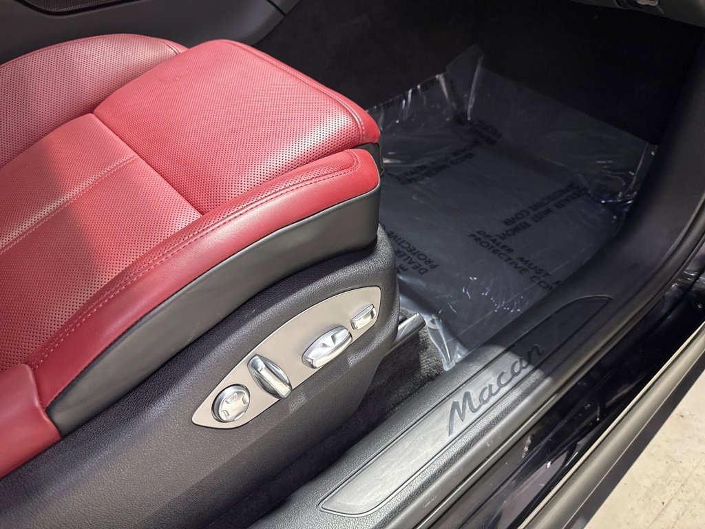 Used 2025 Porsche Macan Turbo image 36