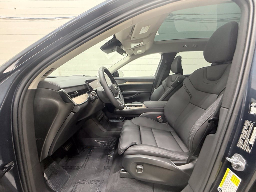 Used 2025 Volvo EX90 Ultra AWD/4WD image 30