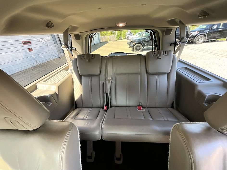Used 2015 Lincoln Navigator L 4WD image 34