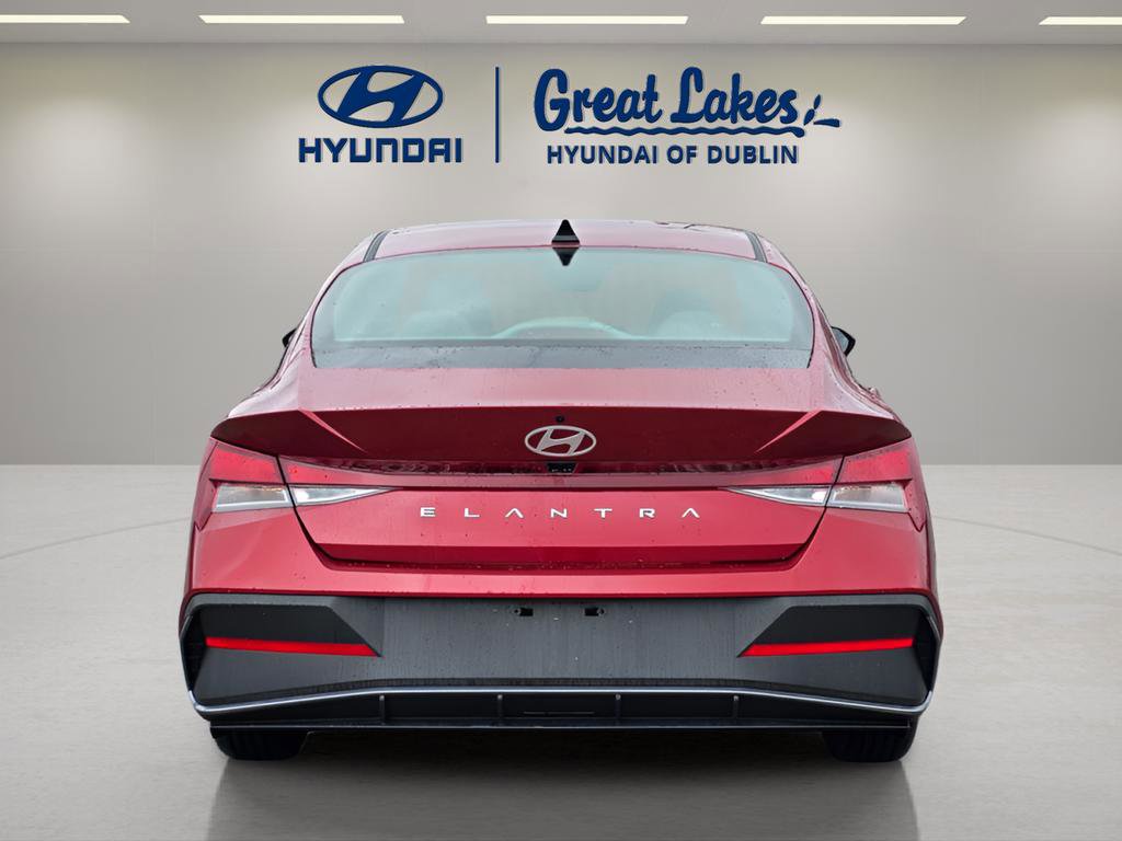 Used 2024 Hyundai Elantra SE image 4