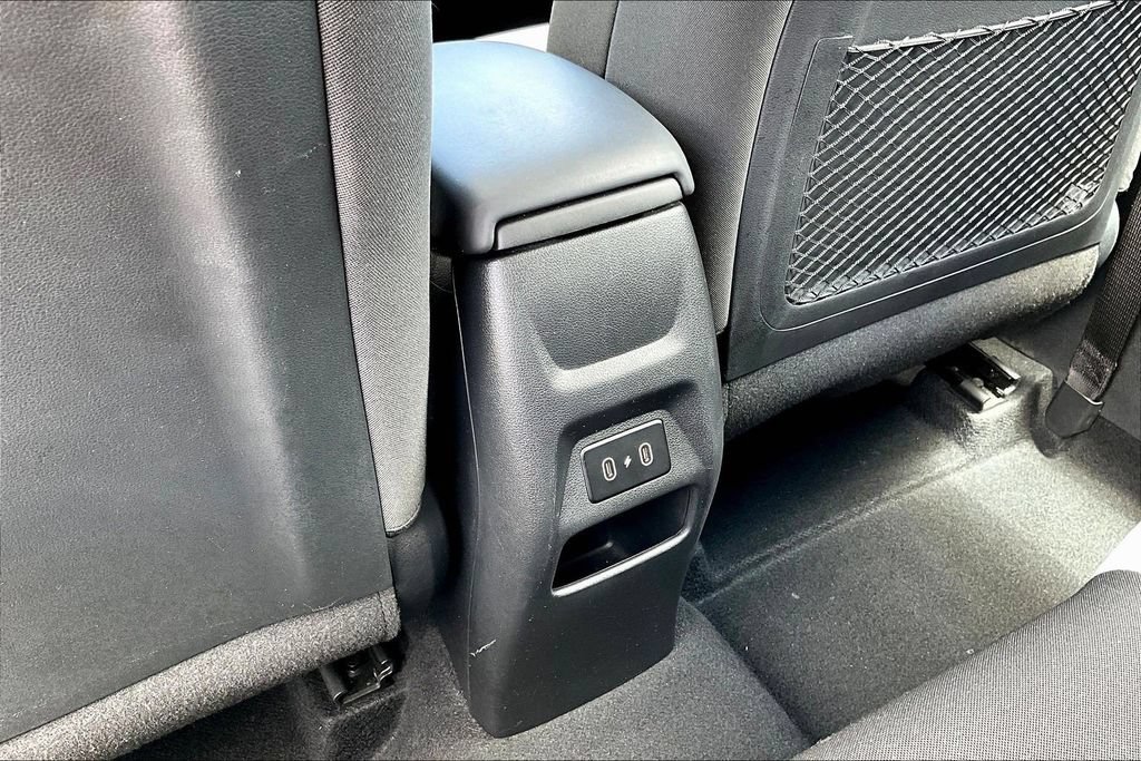 Used 2025 Hyundai Venue SEL FWD image 12