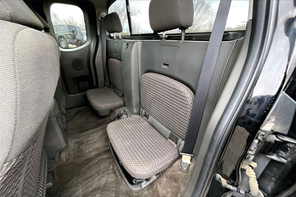 Used 2015 Nissan Frontier SV image 24