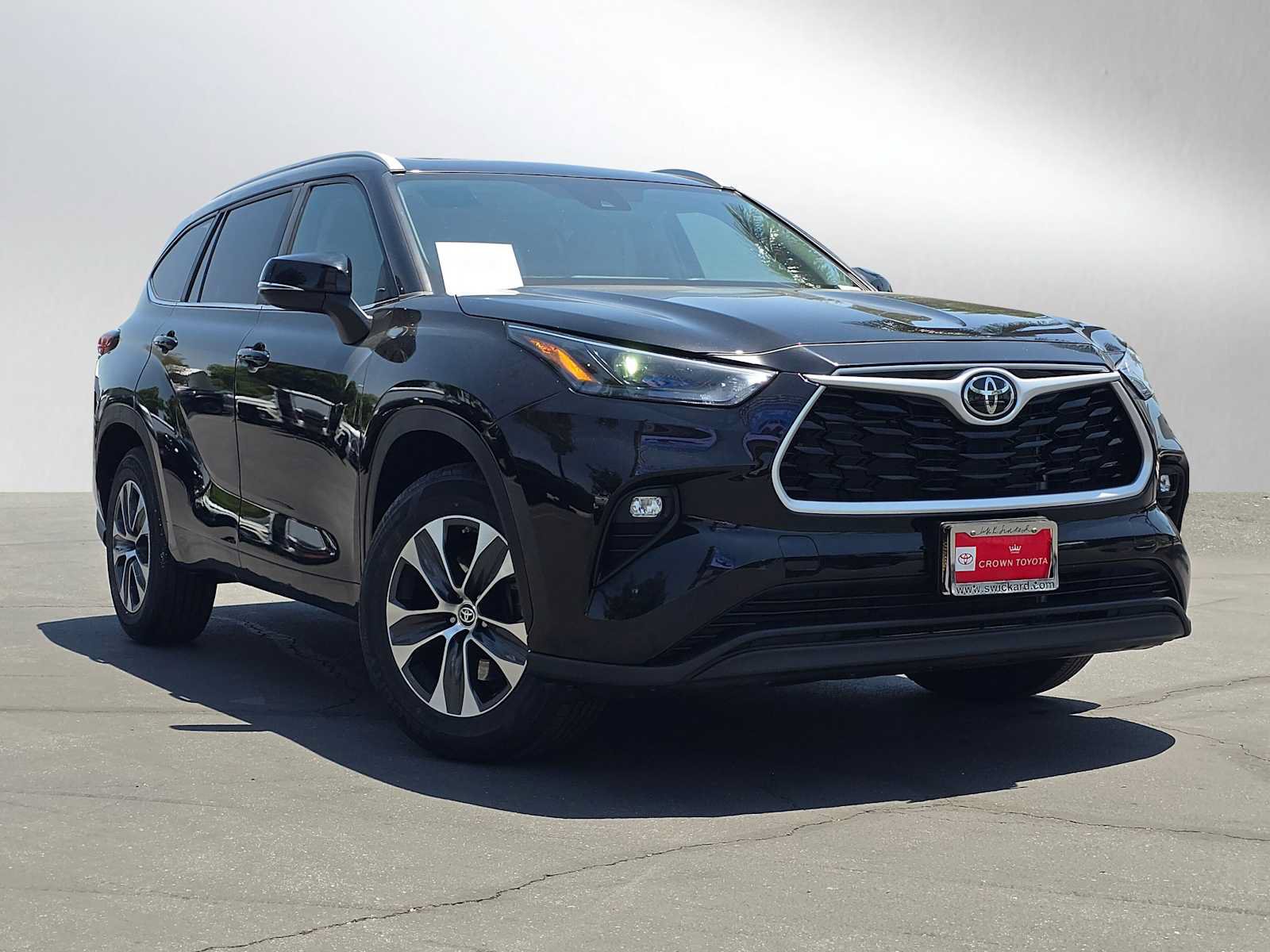 Used 2023 Toyota Highlander XLE FWD image 1
