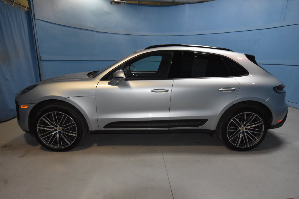 Certified 2026 Porsche Macan AWD/4WD image 2